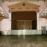 La grande salle de la Maison Suisse en 1992. Archives priv&eacute;es, Ch&acirc;tel-St-Denis.